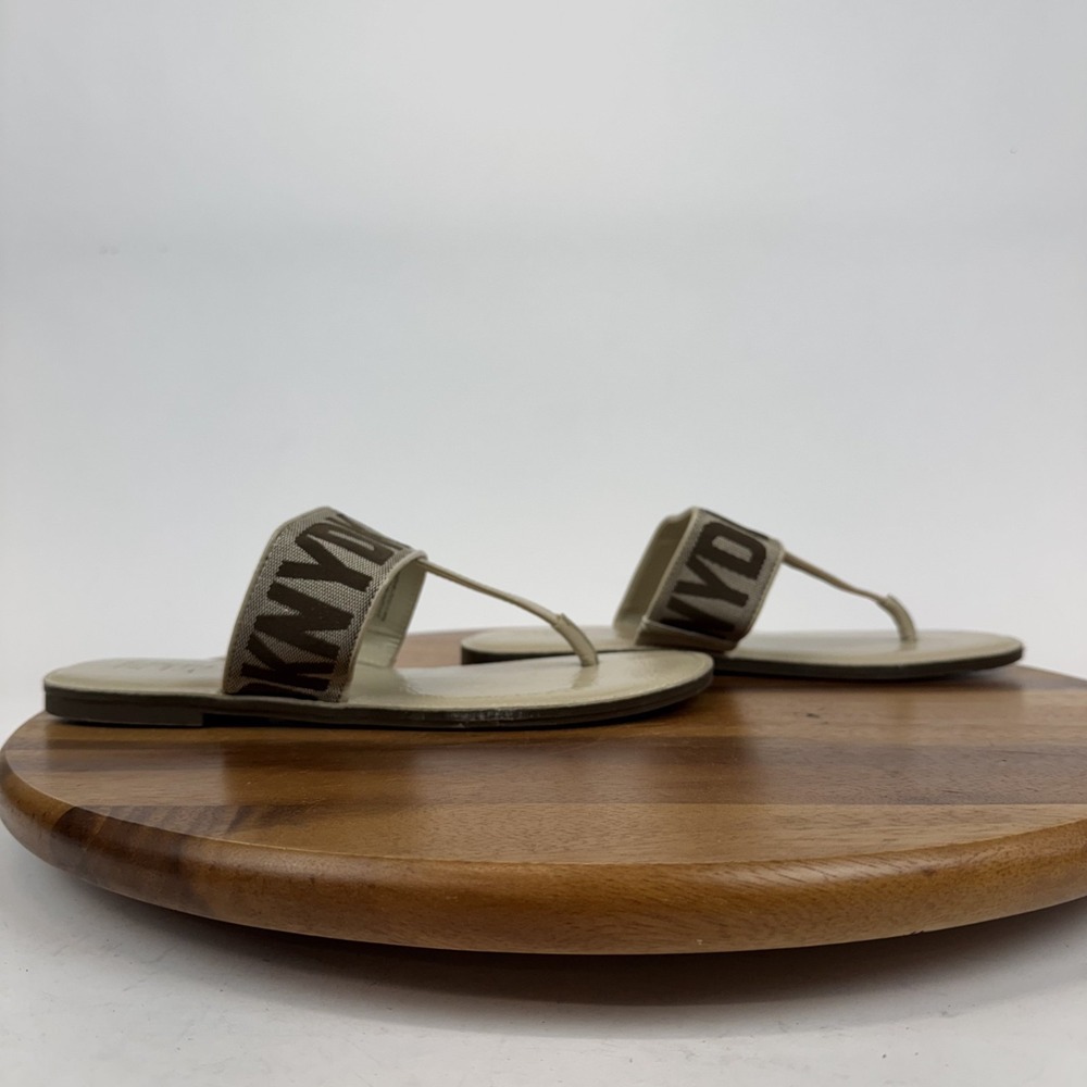 New Womens DKNY Sadia In Chino Thong Casual Comfort‎ Sandals Size 9 M NWOB
